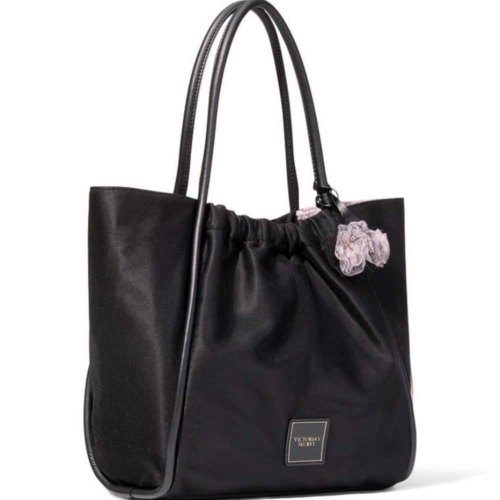 Victoria’s Secret noir tote